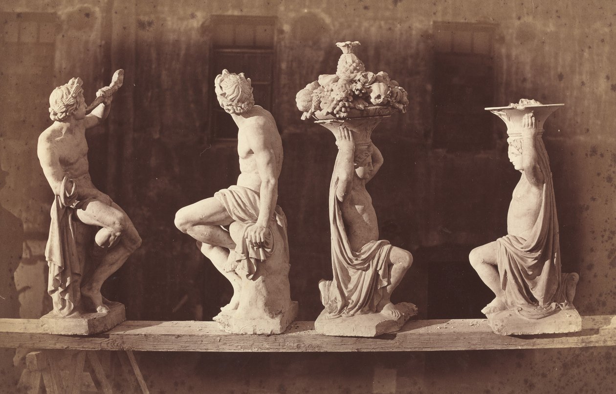 Vier Statuen von Adolphe Terris