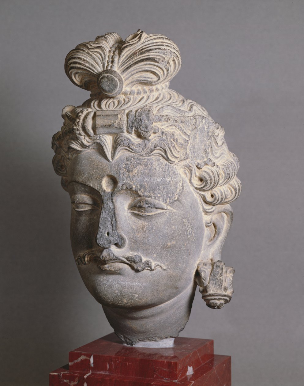 Kopf eines Bodhisattva, griechisch-buddhistischer Stil, aus Buner, 2. Jahrhundert von Afghan School