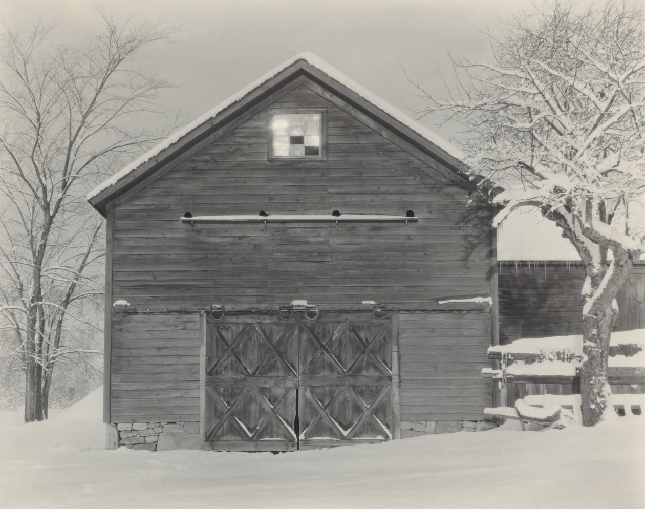Scheune & Schnee von Alfred Stieglitz