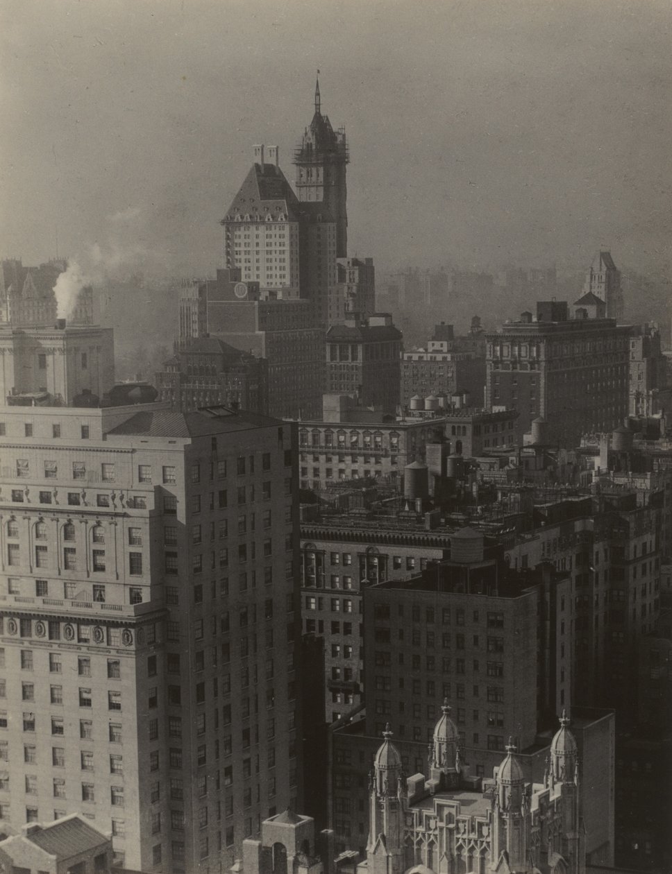 Aus Zimmer 3003—(Blick nach Nordwesten)—Shelton Hotel, New York von Alfred Stieglitz