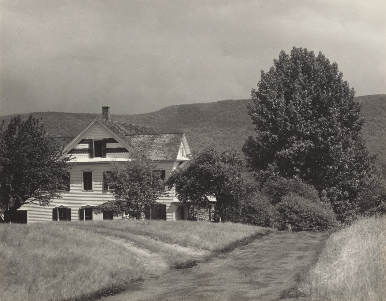 Haus auf dem Hügel von Alfred Stieglitz