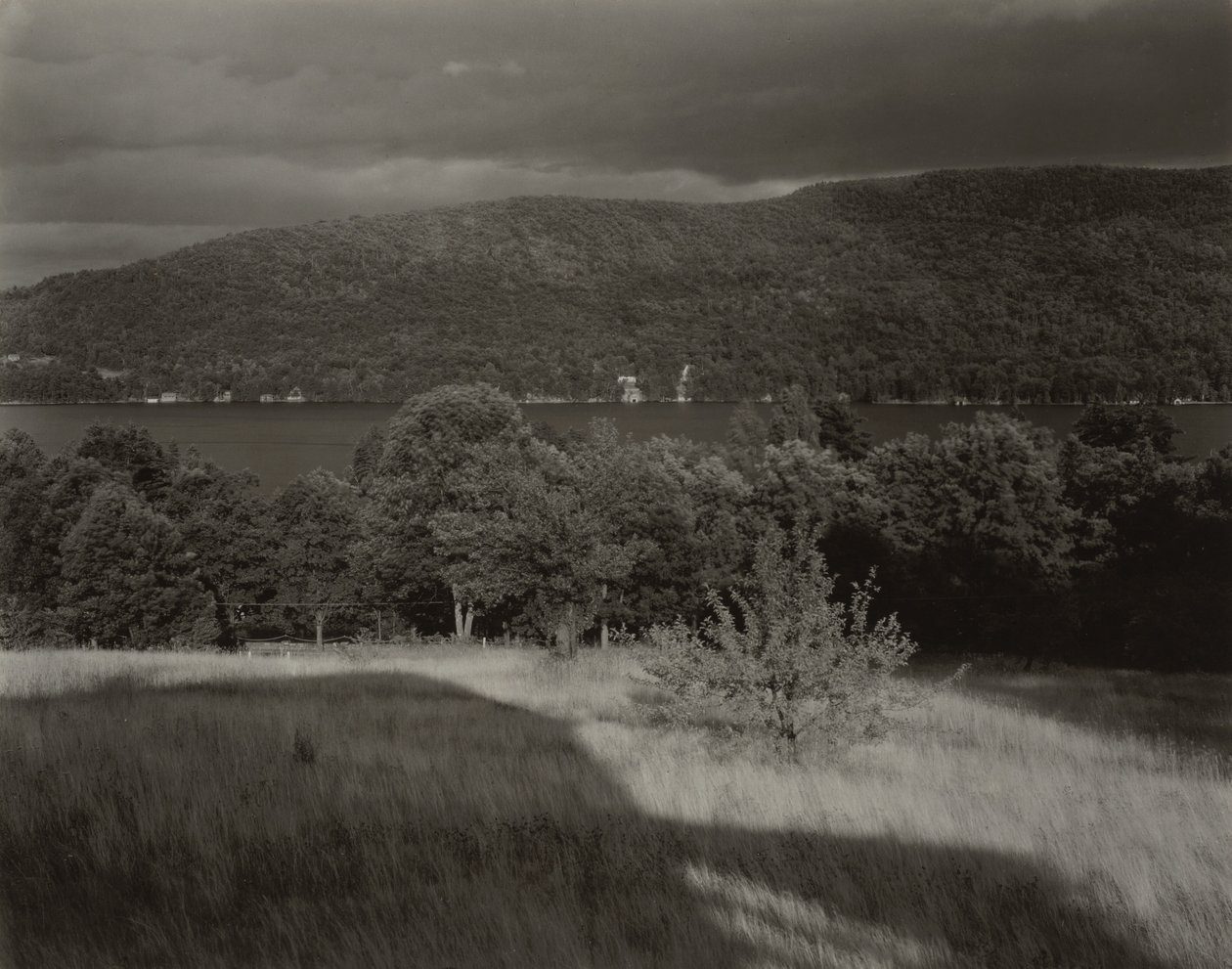 Lake George vom Hügel von Alfred Stieglitz