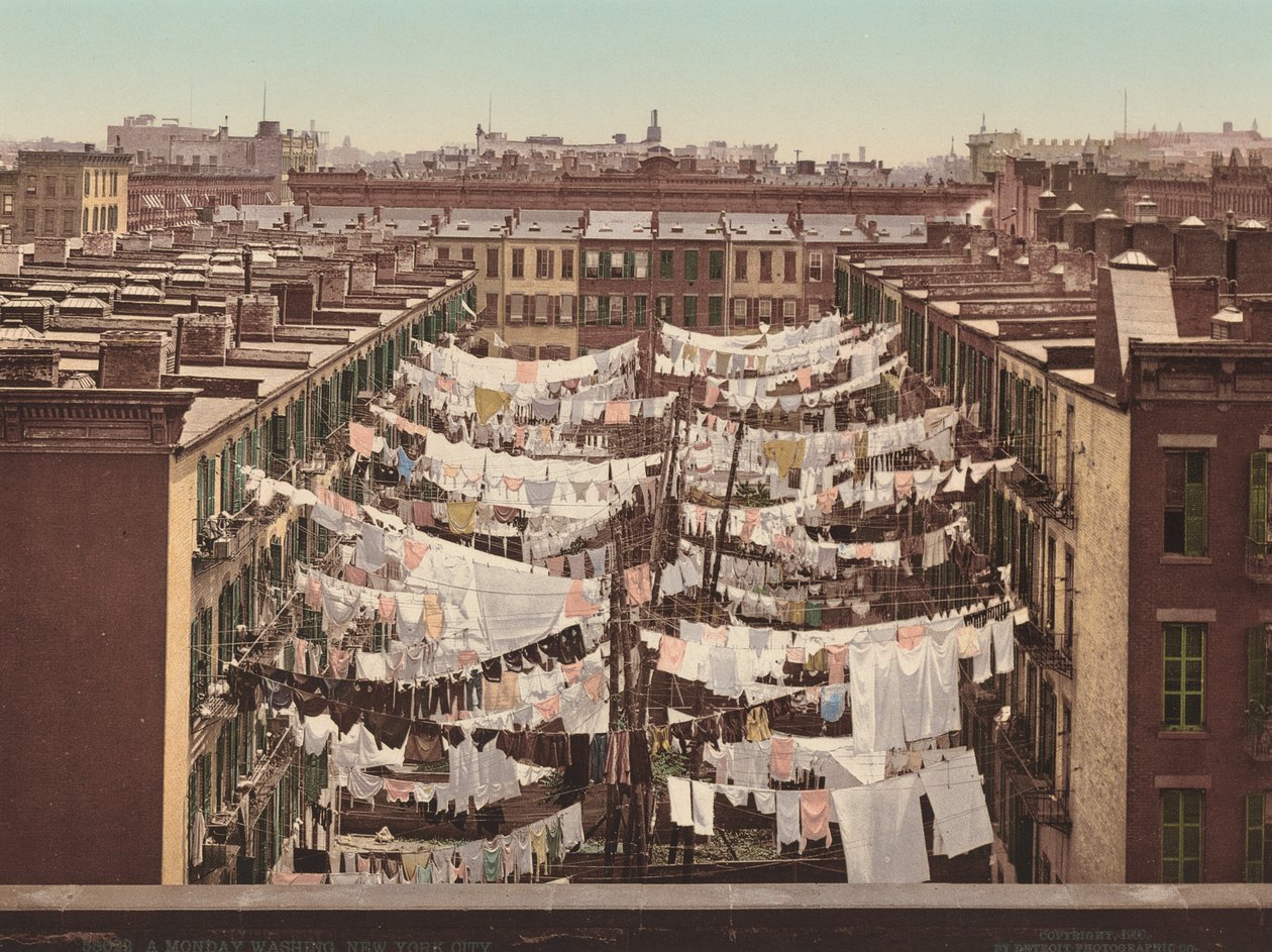 Eine Montagswäsche, New York City von American 20th Century, Detroit Photographic Company