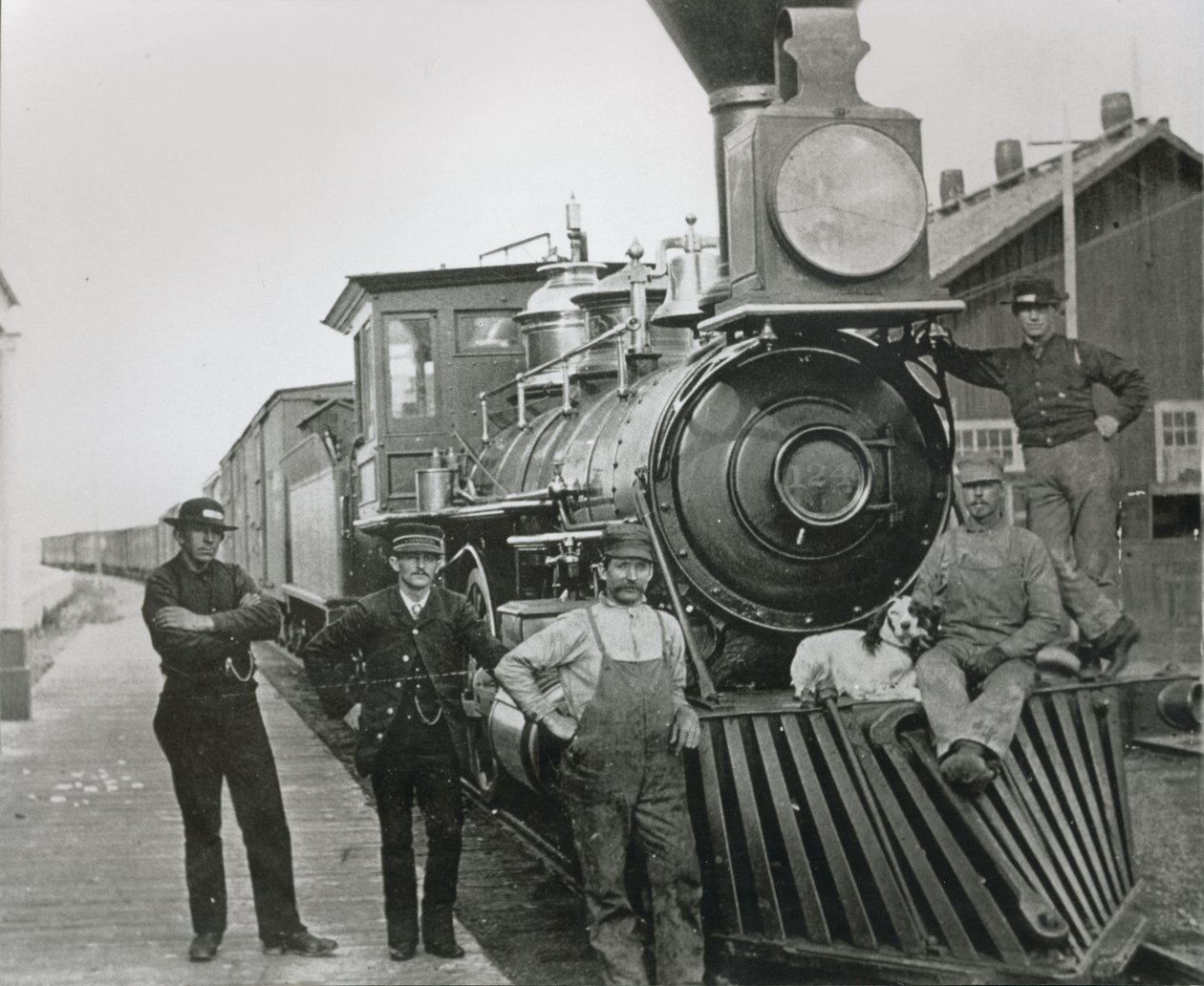Ein Güterzug der Central Pacific Railway mit Besatzung in Mill City, Nevada von American Photographer
