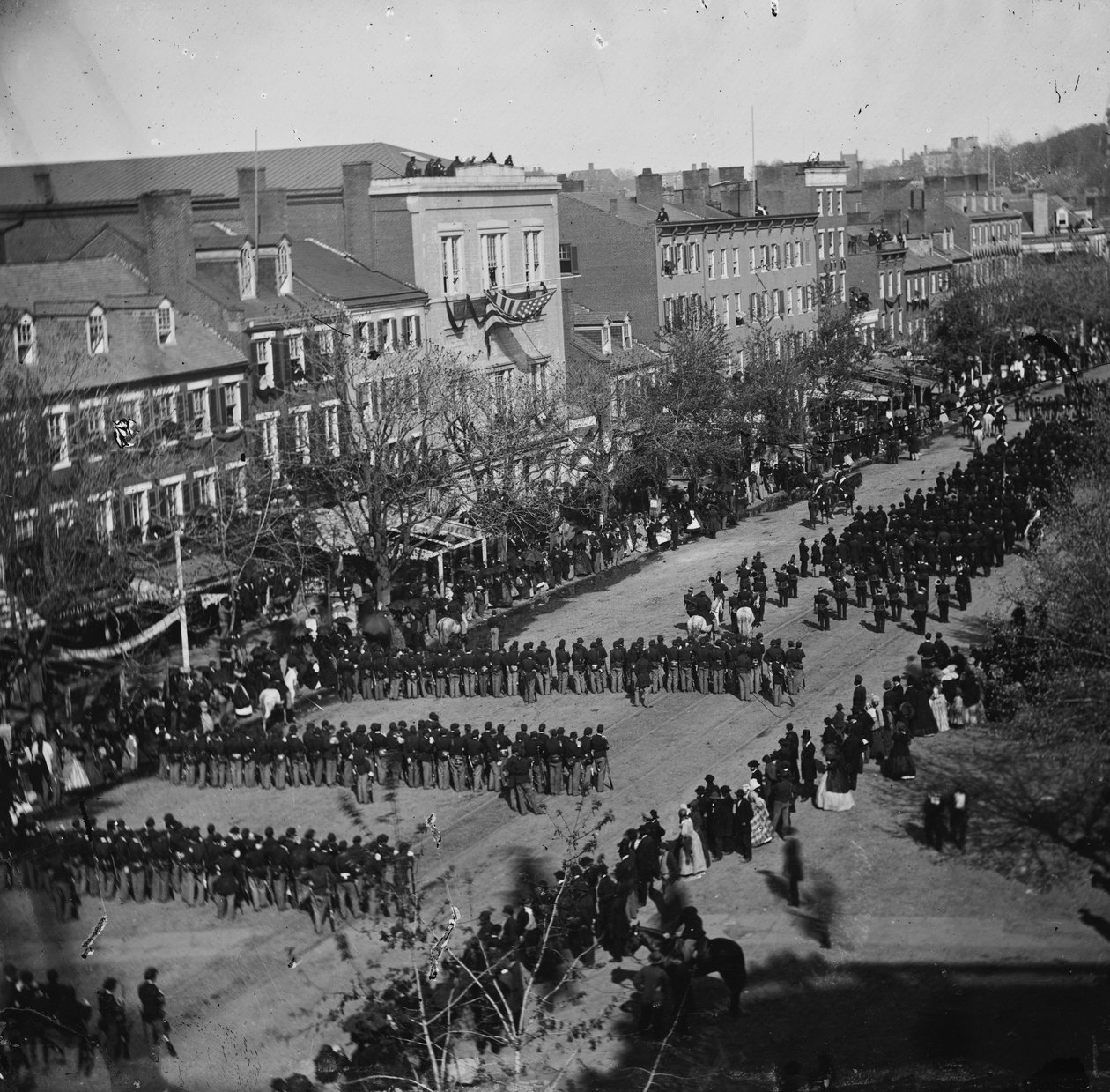 Lincolns Beerdigung auf der Pennsylvania Ave., Washington, D.C., 19. April 1865 von American Photographer