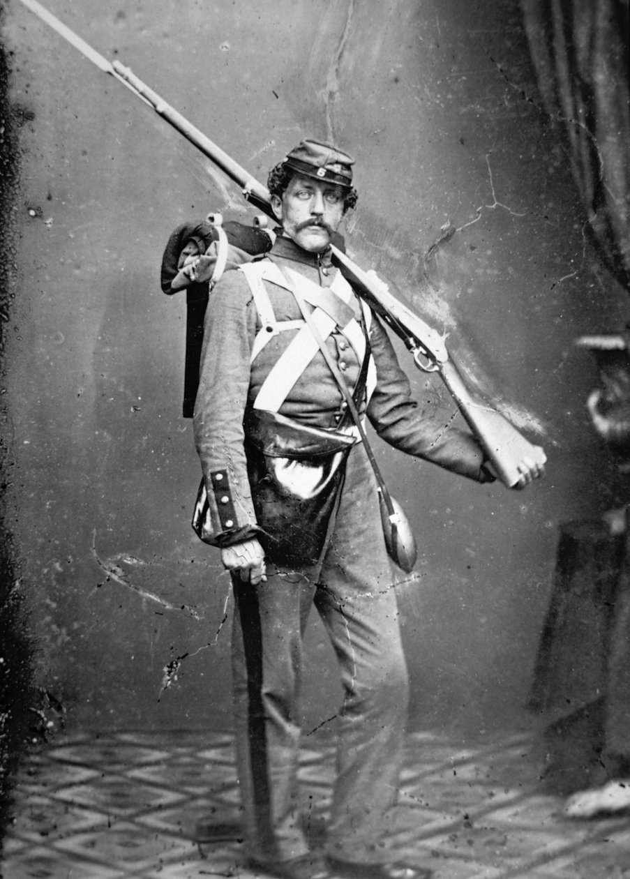 Milizionär des Staates New York mit Perkussionsgewehr (b/w Foto) von American Photographer