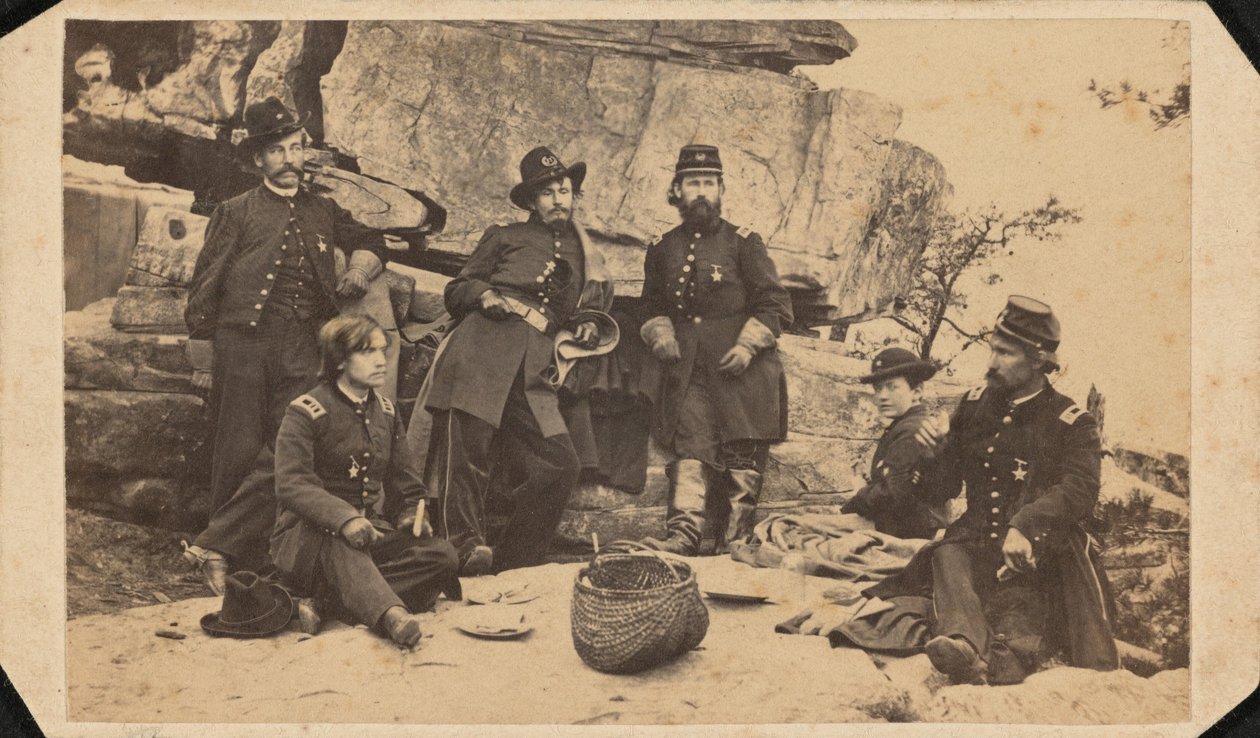 Teil von General Gearys Stab. Aufgenommen auf dem Gipfel des Lookout Mountain am Weihnachtstag, 1863 von American Photographer