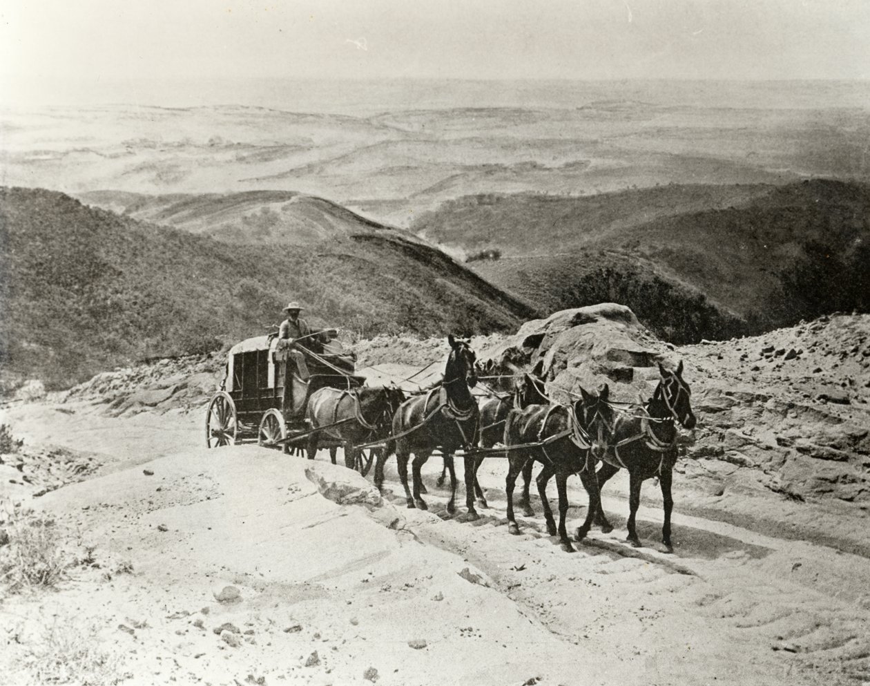 Postkutsche überquert den San Marcos Pass, Kalifornien von American Photographer