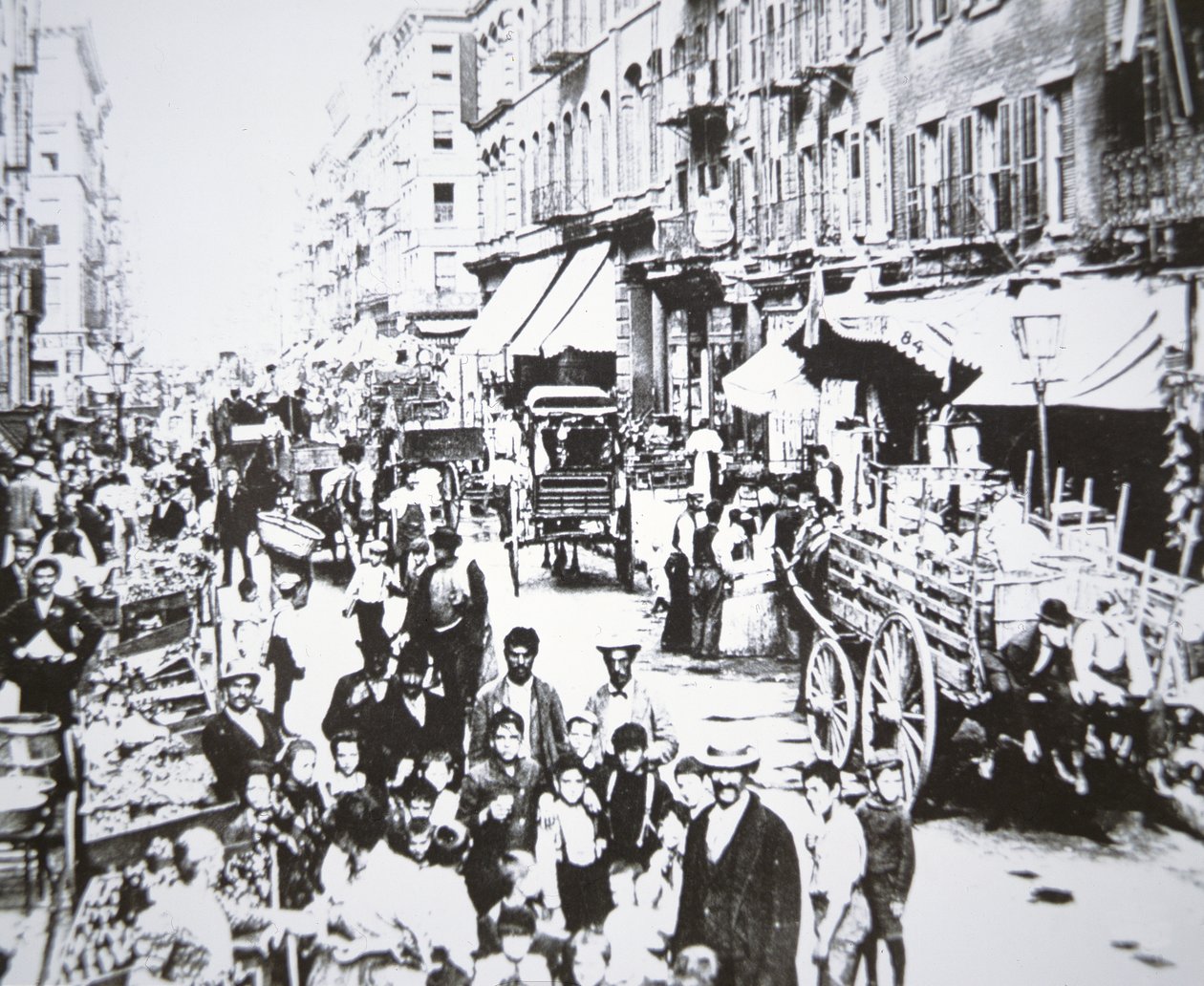 Straßenmarkt in der Mulberry Street, Lower East Side, New York City von American Photographer