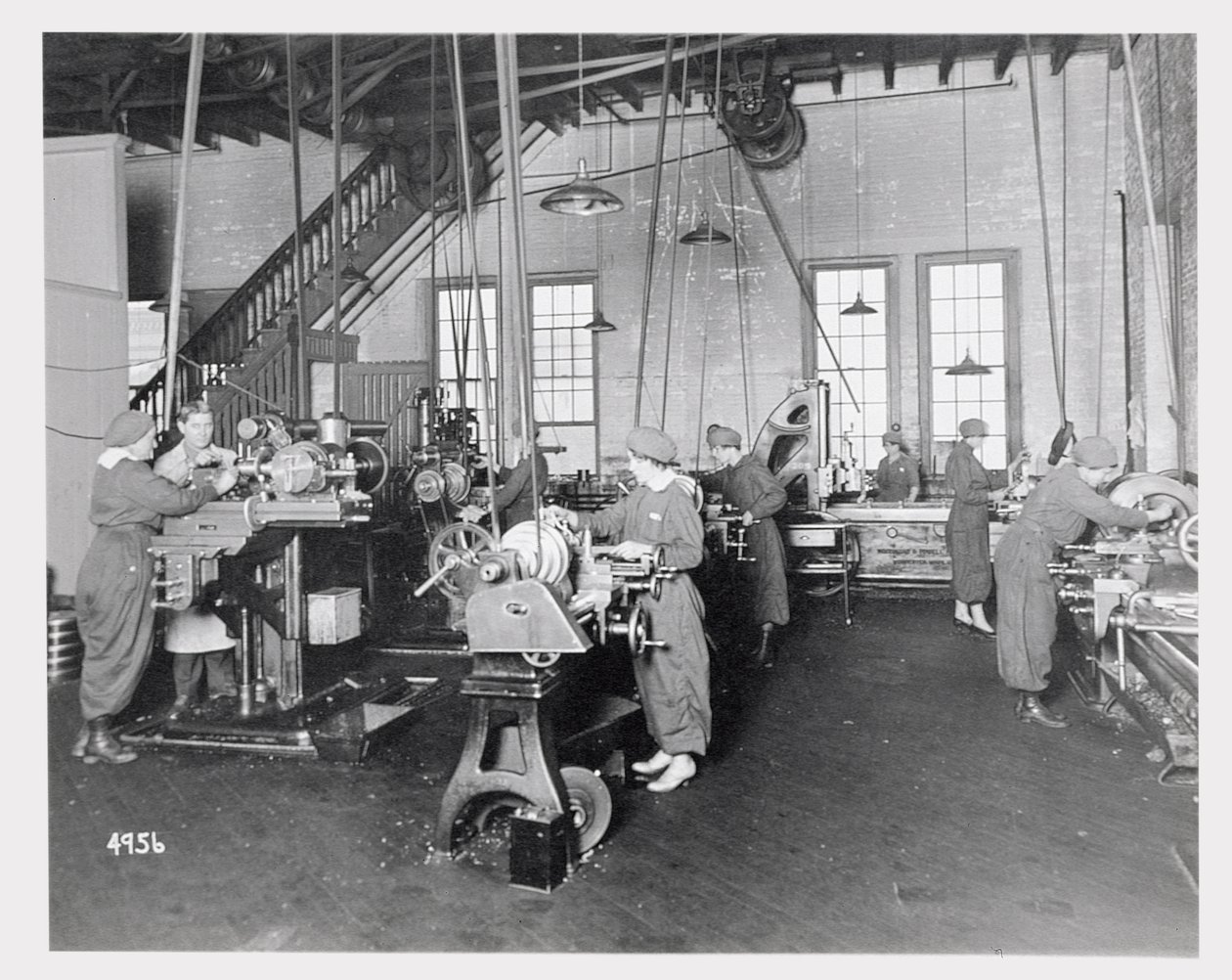 Frauen arbeiten in Fabriken während des Ersten Weltkriegs, um 1917 von American Photographer