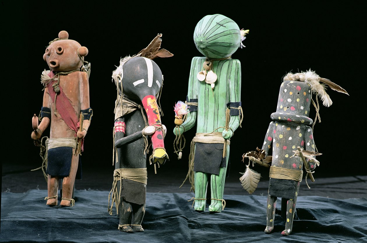 Vier Katchina-Puppen von American School