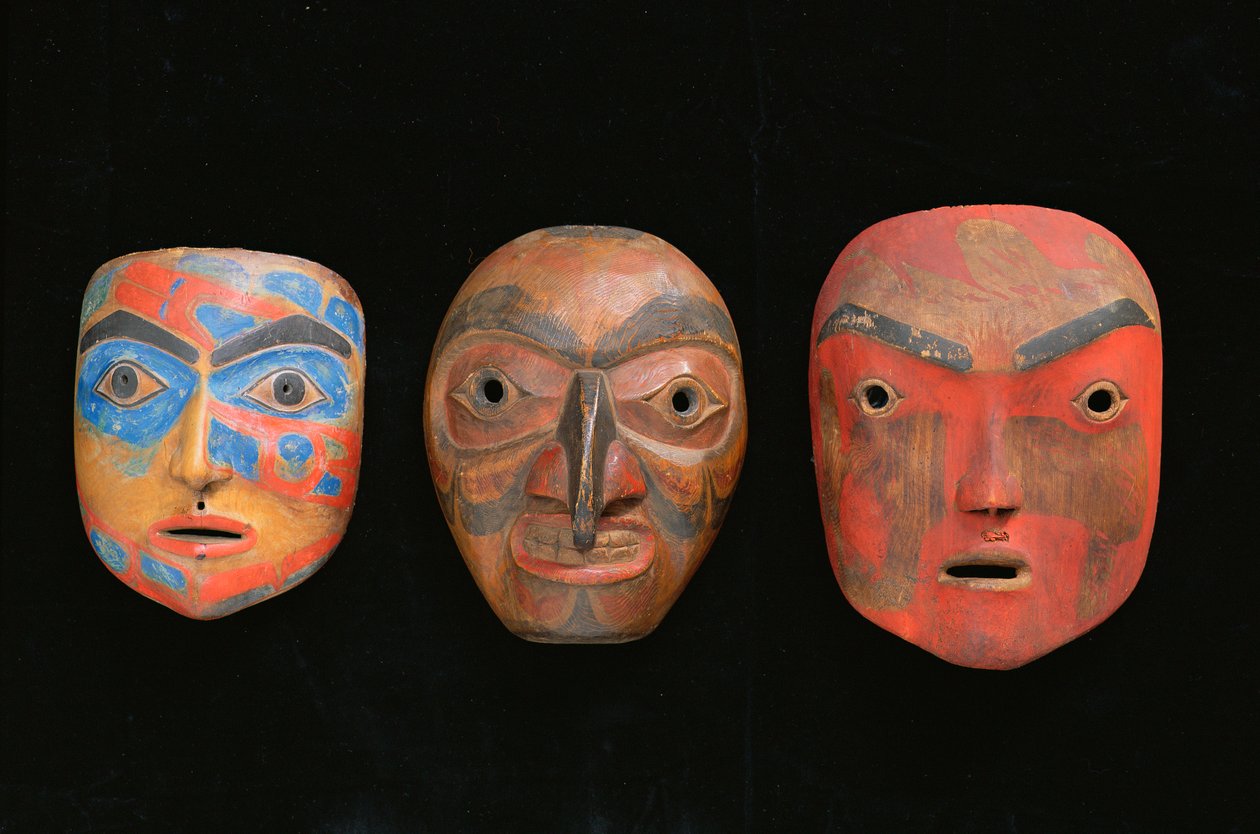 Drei Schamanenmasken von American School