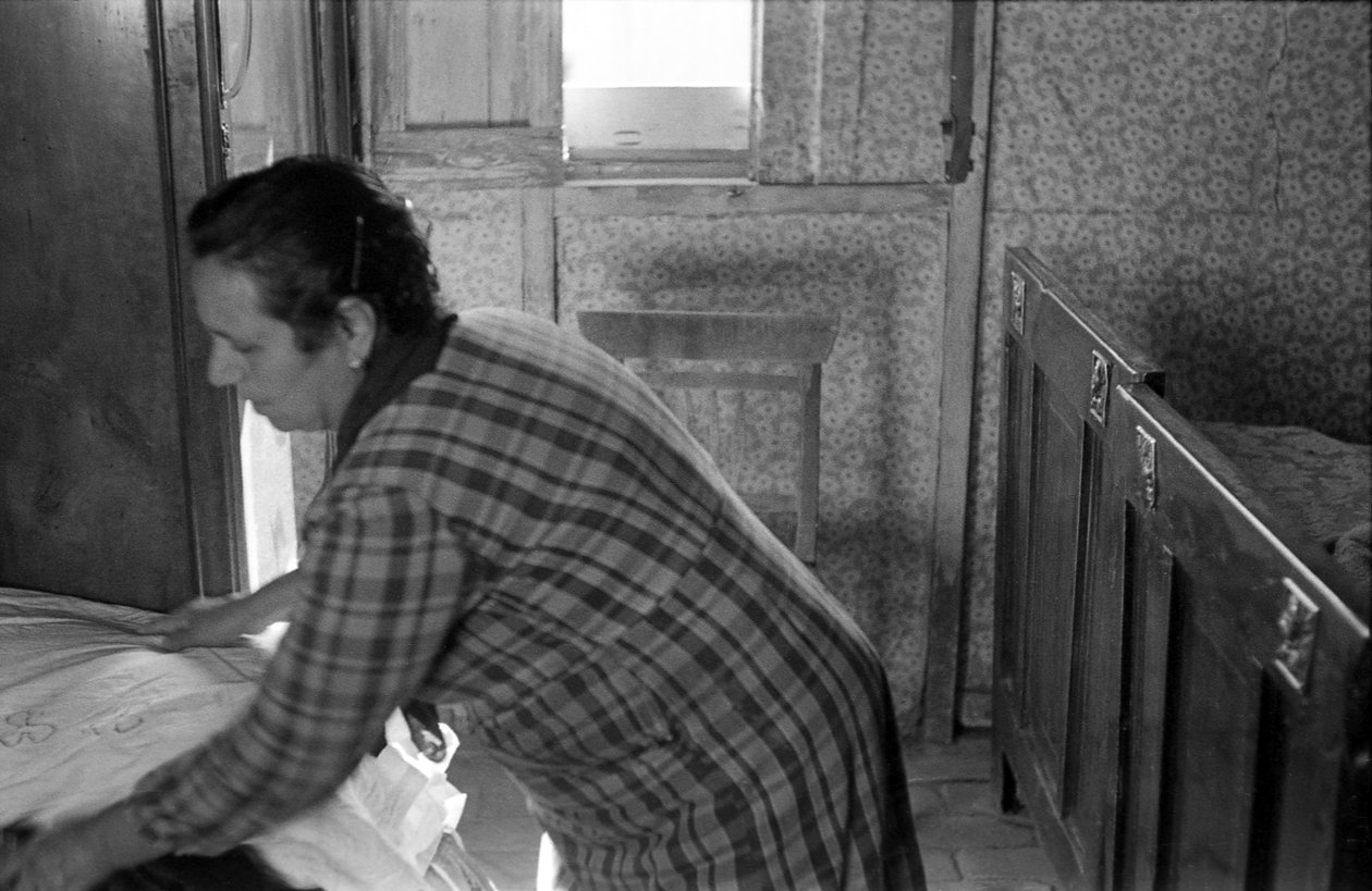 Crotone Hausfrau von Ando Gilardi