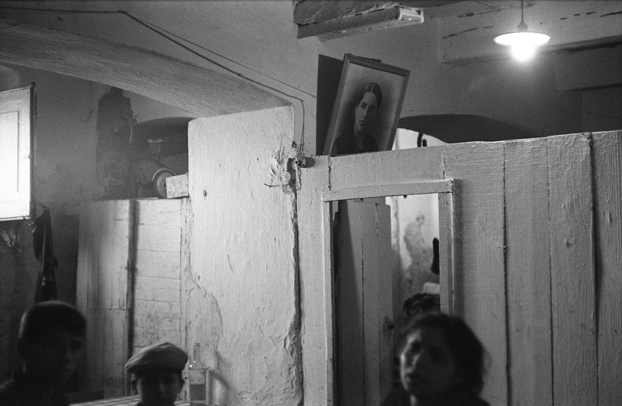 Crotone - Kellerhaus von Ando Gilardi