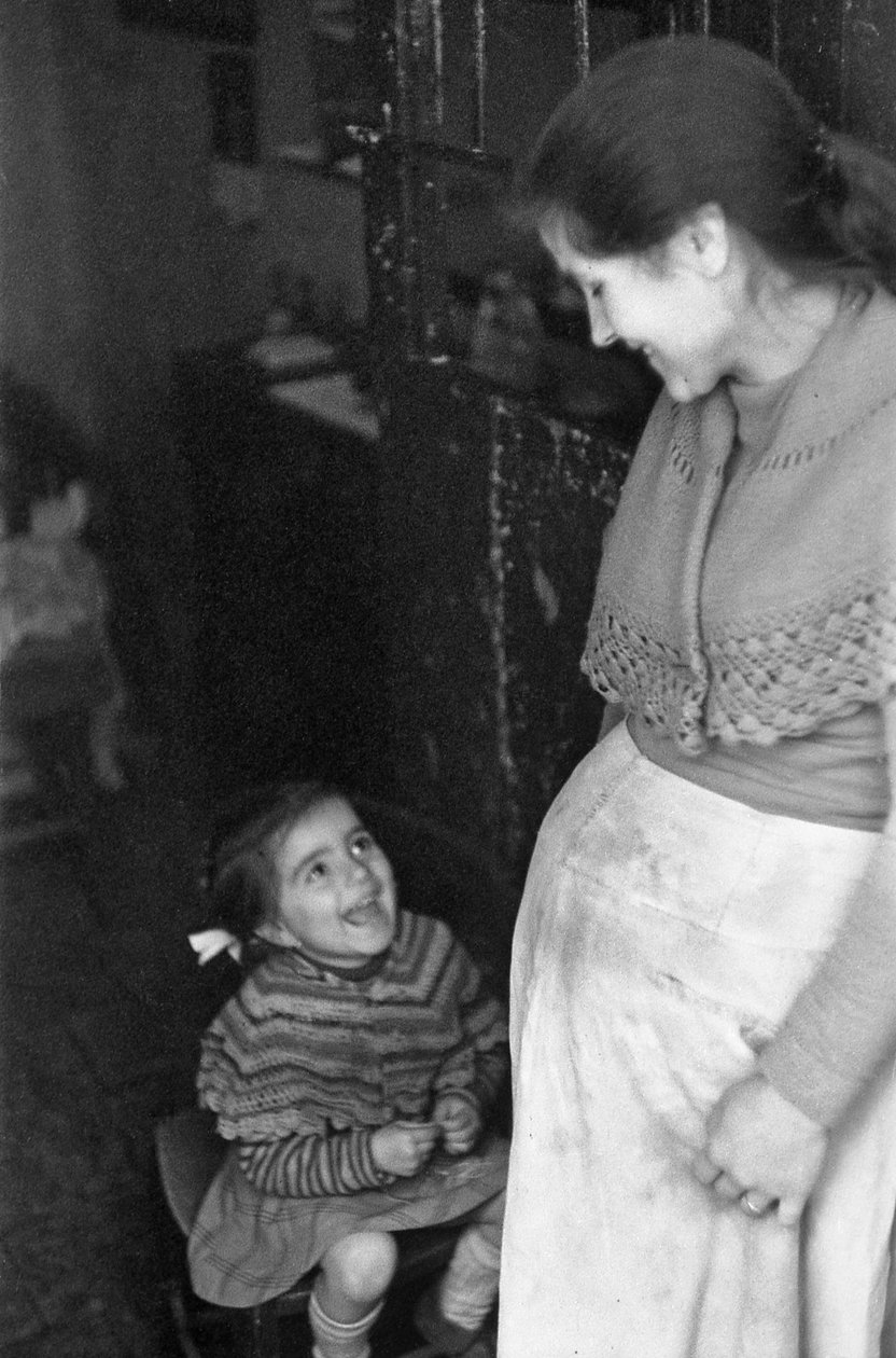 Crotone - Mutter und Tochter von Ando Gilardi