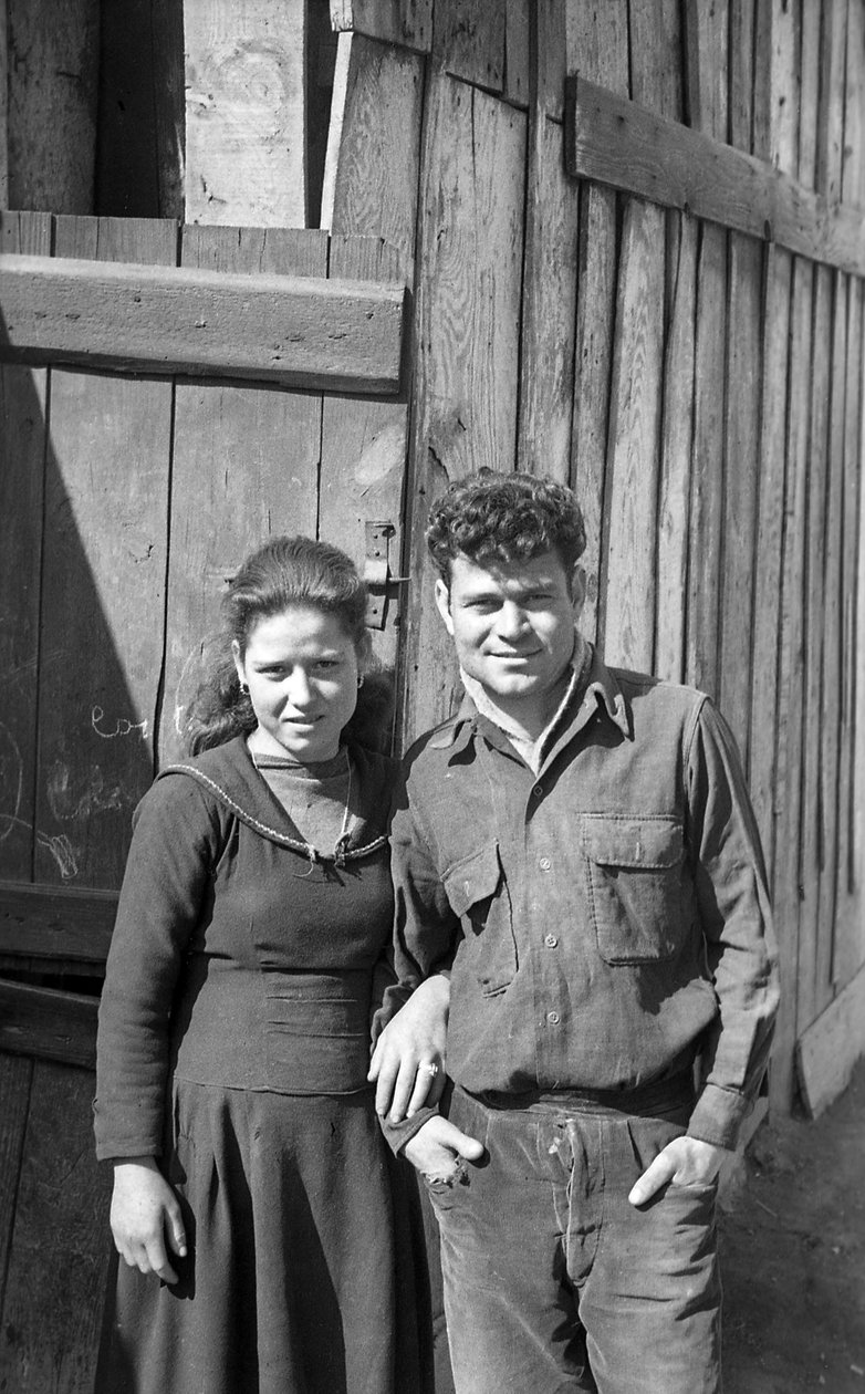 Crotone - Junge Verlobte von Ando Gilardi