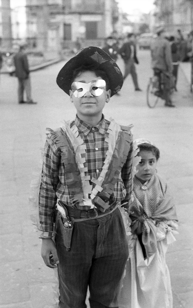 Masken in Crotone von Ando Gilardi