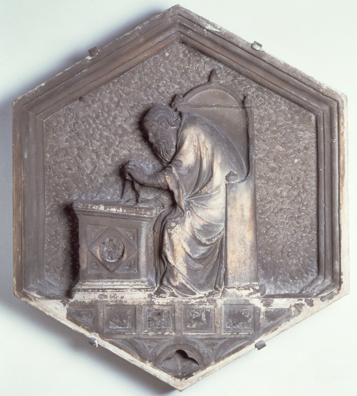 Die Kunst der Architektur, sechseckige dekorative Reliefkachel aus einer Serie, die die Praktiker der Künste und Wissenschaften darstellt, möglicherweise basierend auf Entwürfen von Giotto (ca. 1266-1337) ca. 1334-1348 von Andrea Pisano
