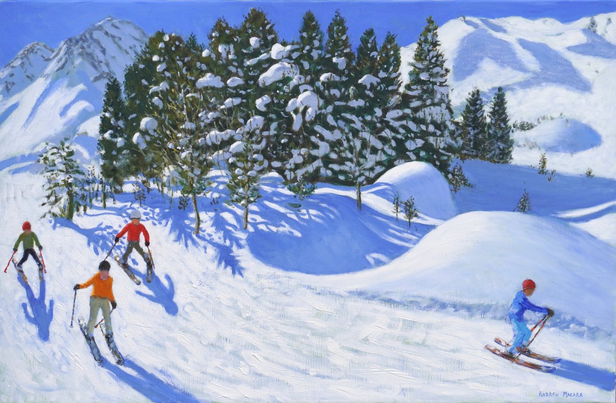 Vier alpine Skifahrer, 2024 von Andrew Macara