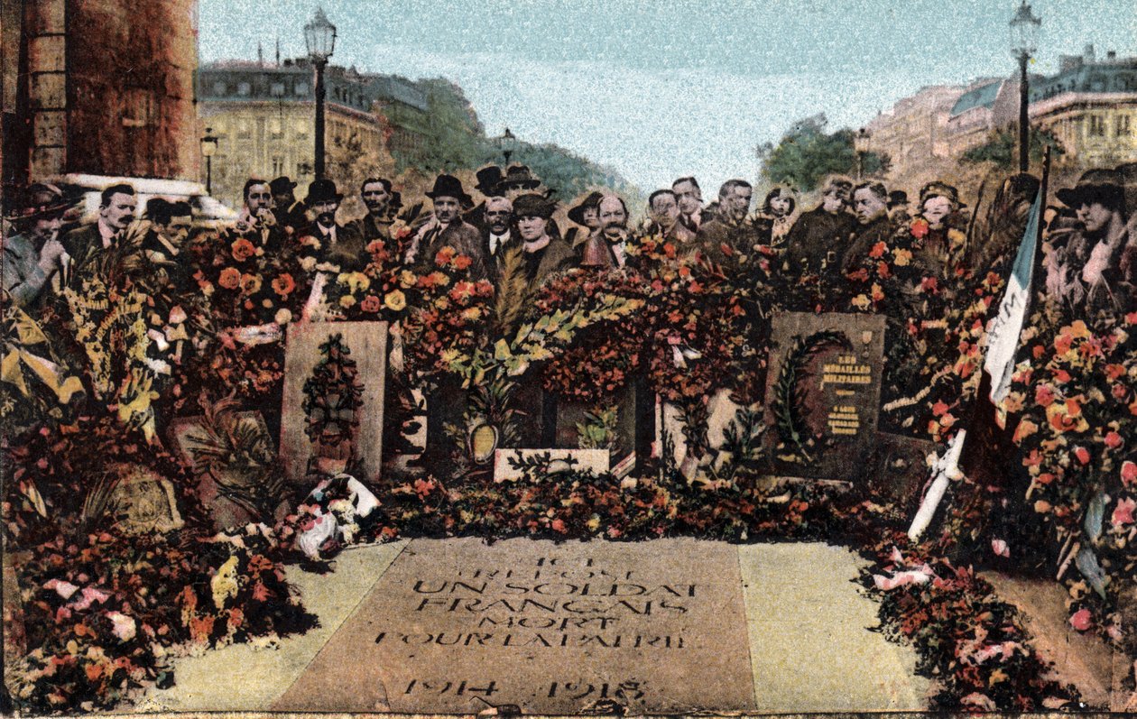 Paris: das Grab des unbekannten Soldaten unter dem Arc de Triomphe, 11. November von Anonymous Anonymous