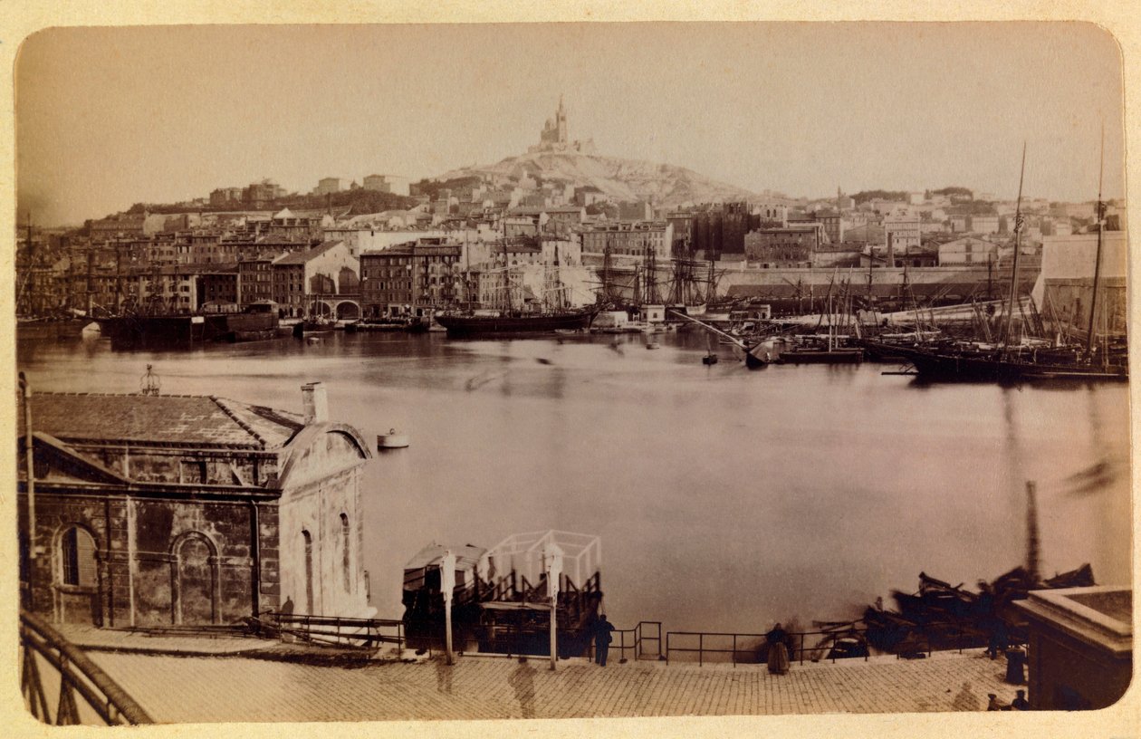 Die Stadt Marseille und ihre Umgebung um 1885-1890: Der alte Hafen und Notre Dame de la Garde, Private Sammlung von Anonymous Anonymous