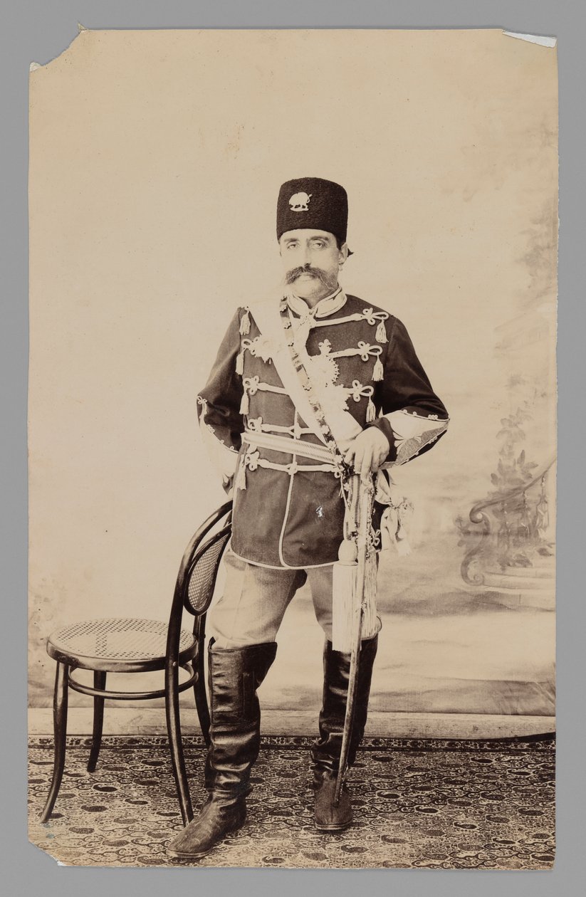 Ganzkörperporträt von Mozaffar al-Din Shah, spätes 19. - frühes 20. Jahrhundert von Antoin Sevruguin