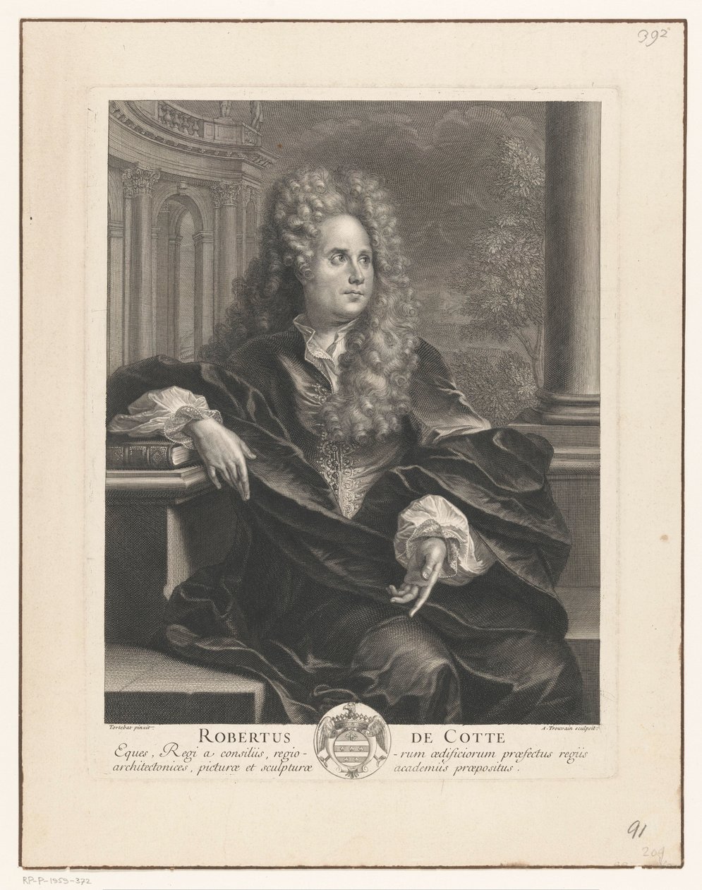 Porträt von Robert de Cotte, lehnend auf einem Buch in klassischer Architektur von Antoine Trouvain