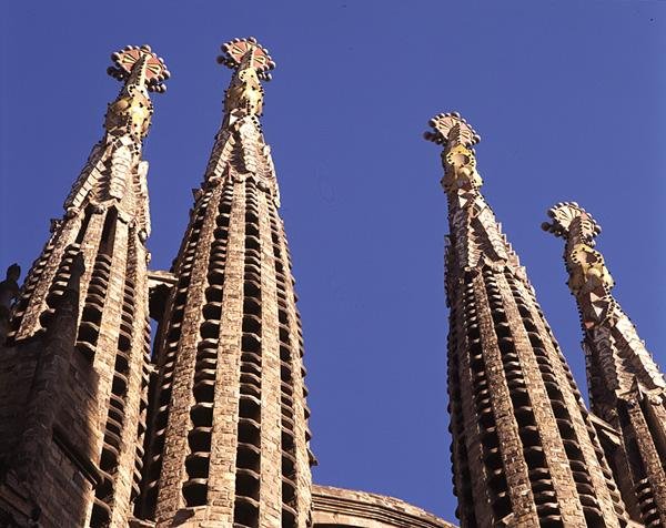 Türme der Sagrada Familia, Kirche begonnen 1882 (Foto) von Antoni Gaudi