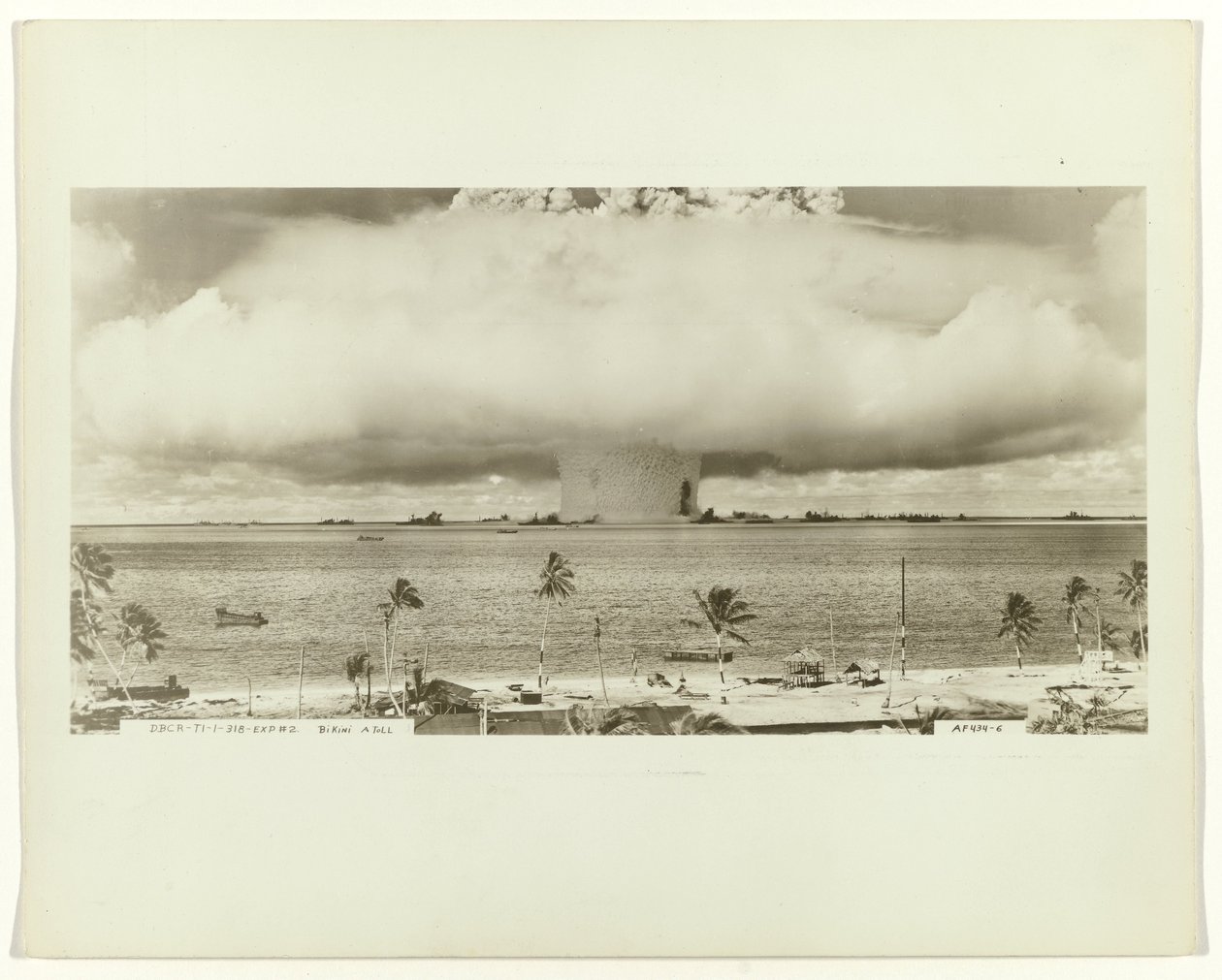 Atombombentest während der Operation Crossroads von Army Navy Task Force One