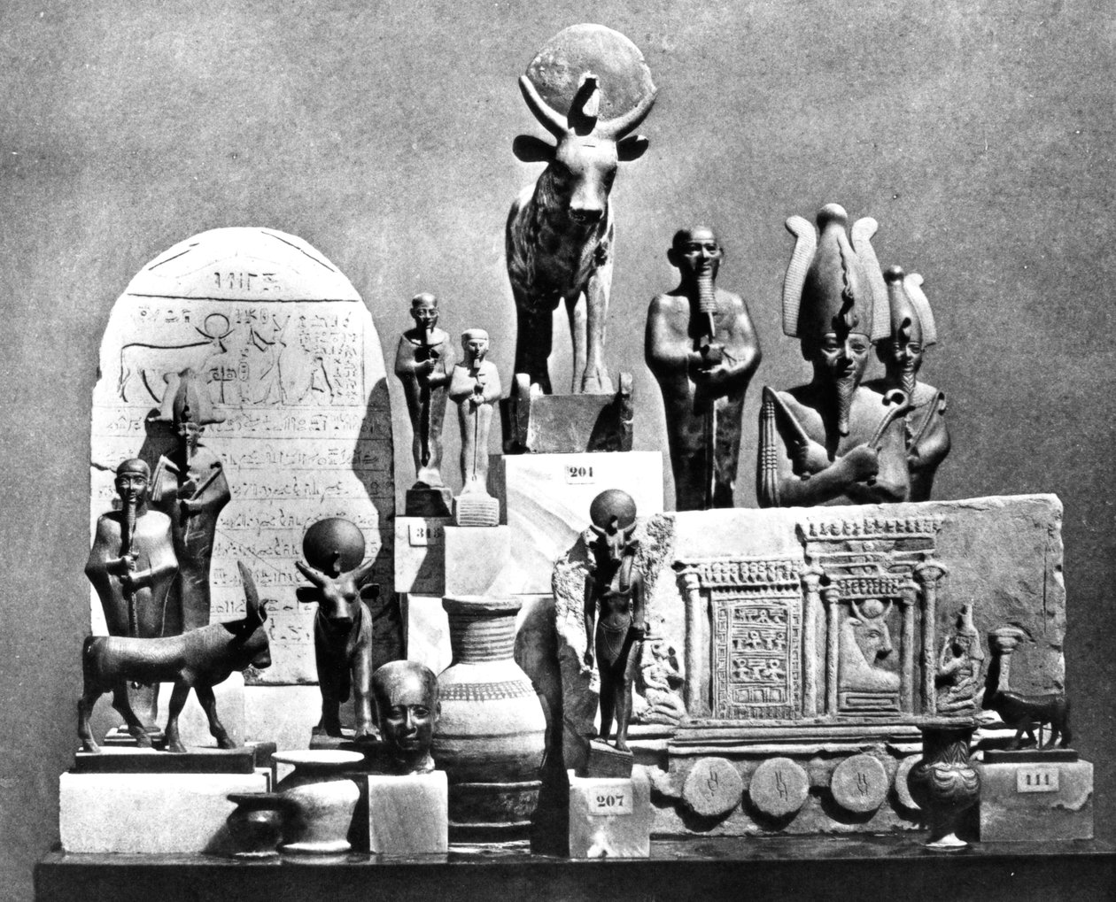 Artefakte, Memphis Saqqara, Ägypten, 1893 von Auguste Edouard Mariette