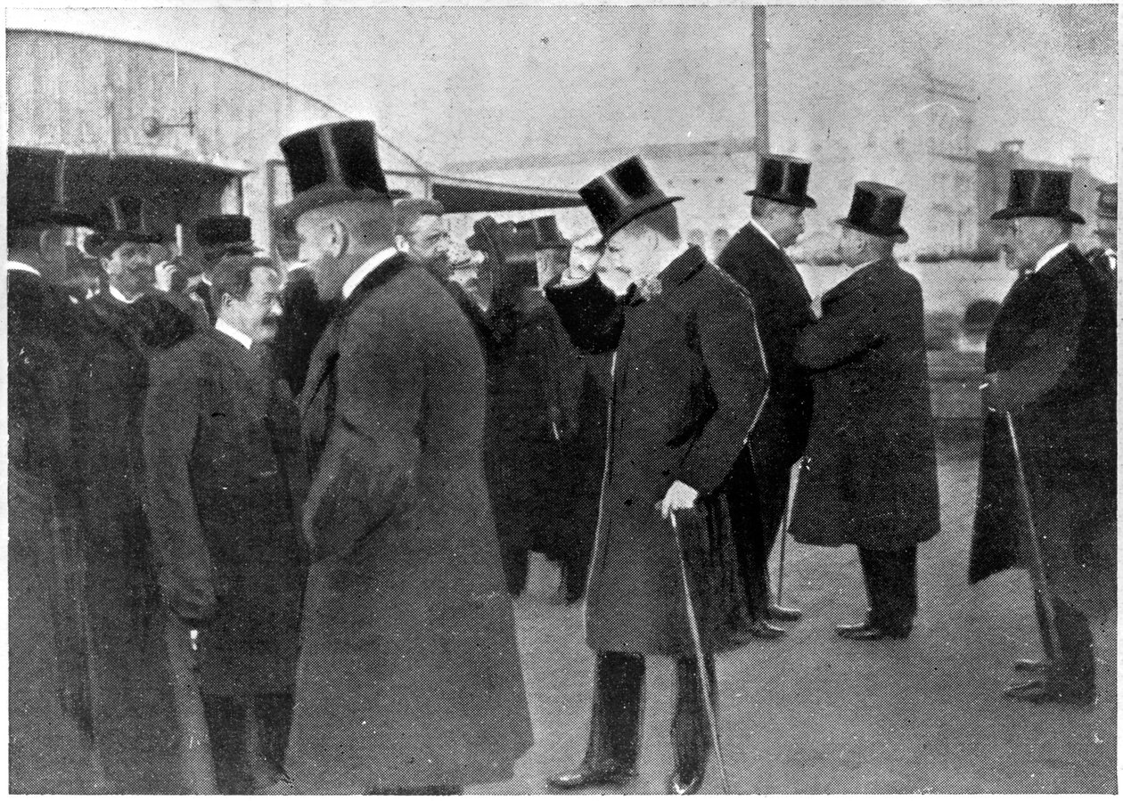 Szene der Ermordung des Erzherzogs Franz Ferdinand und seiner Frau Sophie, Herzogin von Hohenberg, 1914 von Austrian Photographer