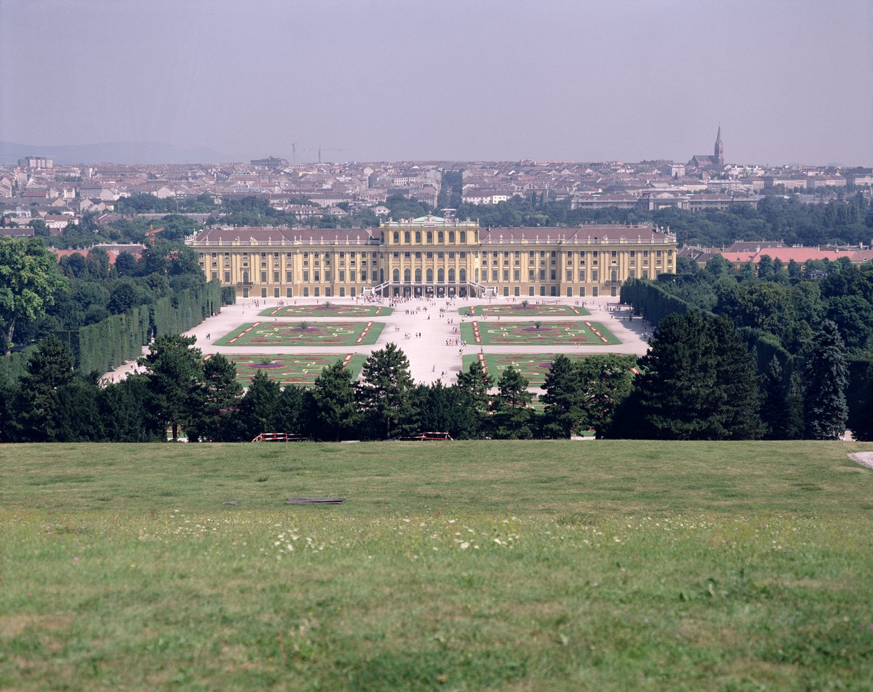 Schloss Schönbrunn, fertiggestellt 1711 von Austrian School