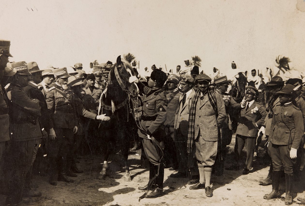 Benito Mussolini mit seinen Faschisten und Italo Balbo in Libyen in Tripolis von Barbera La