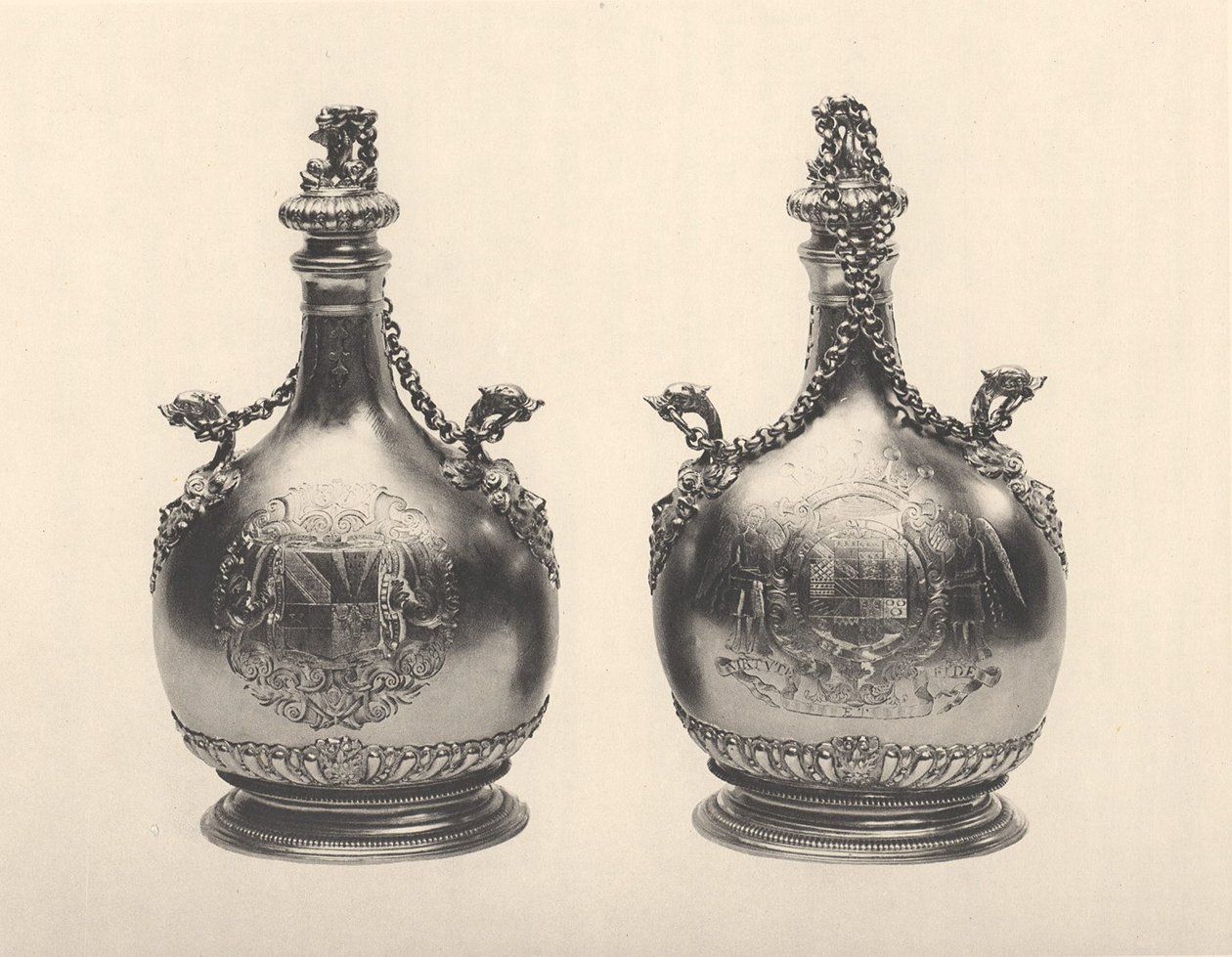 Paar William III Pilgerflaschen, ca. 1690 von Benjamin Bradford