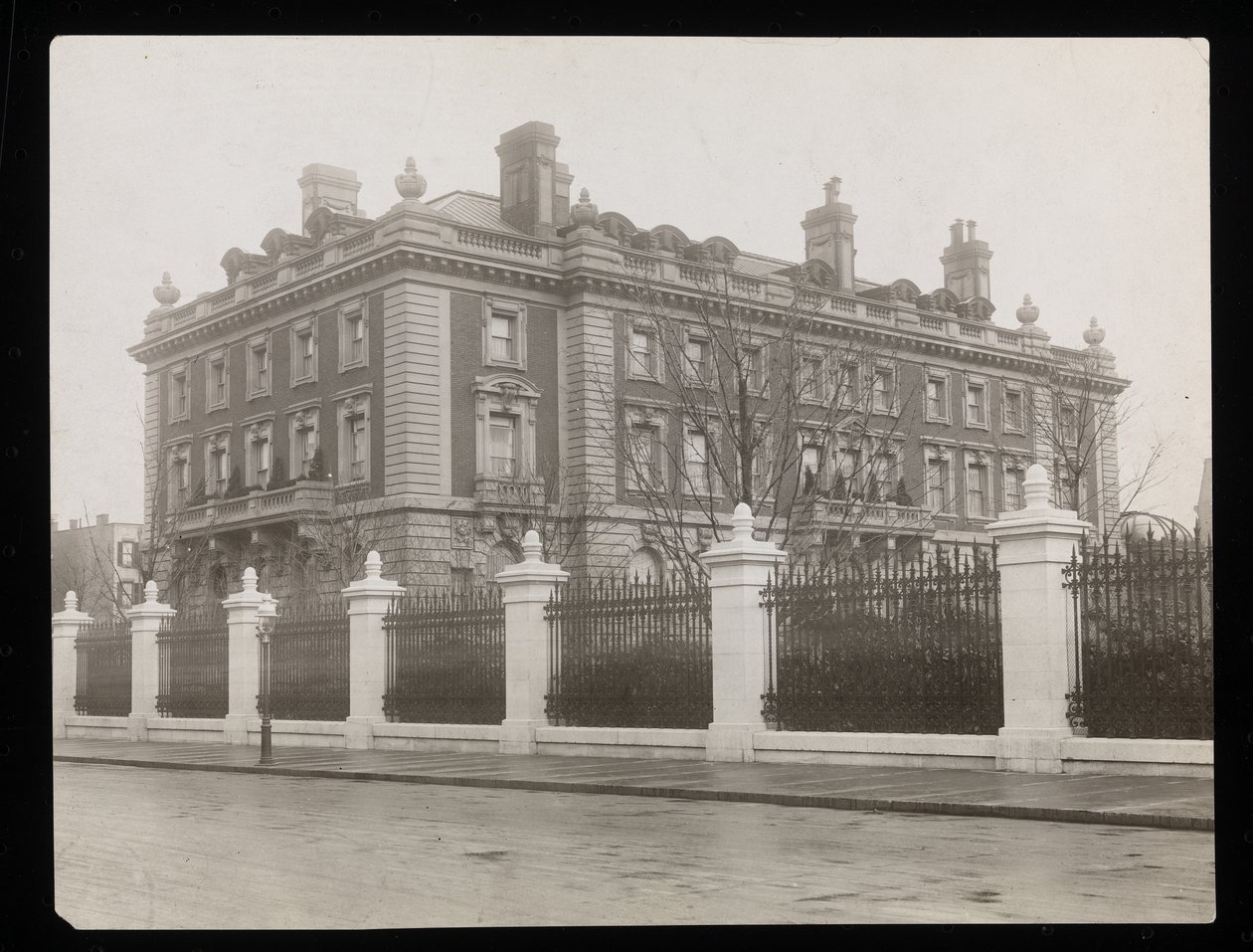 Das Andrew Carnegie Herrenhaus von der 5th Avenue an der 91st Street, New York, ca. 1906 von Byron Company