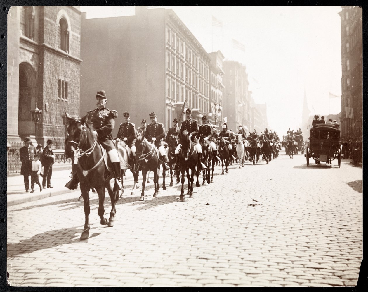 Ansicht von General McAlpin und John Jacob Astor, die eine Reiterparade ...