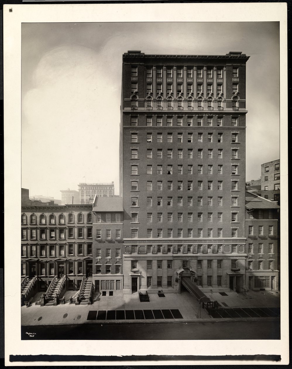 Hotel La Salle, 30 East 60th Street, New York, 1920 (Silbergelatineabzug) von Byron Company
