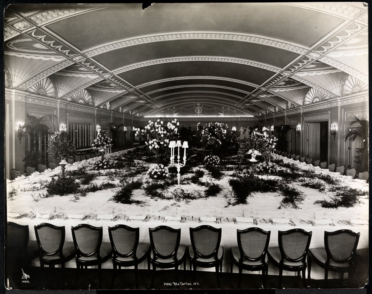 Tafel für ein Bankett im Ritz-Carlton Hotel, 1913 von Byron Company