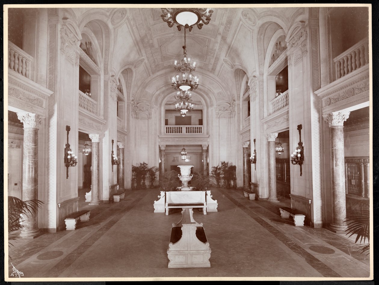 Die Lobby im Hotel McAlpin, 1913 von Byron Company