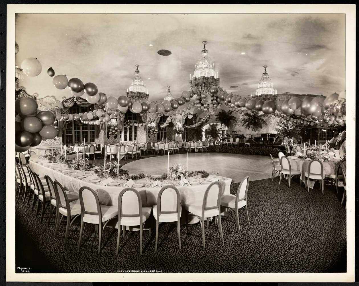 Das Wiener Dach im Hotel St. Regis, 1937 von Byron Company