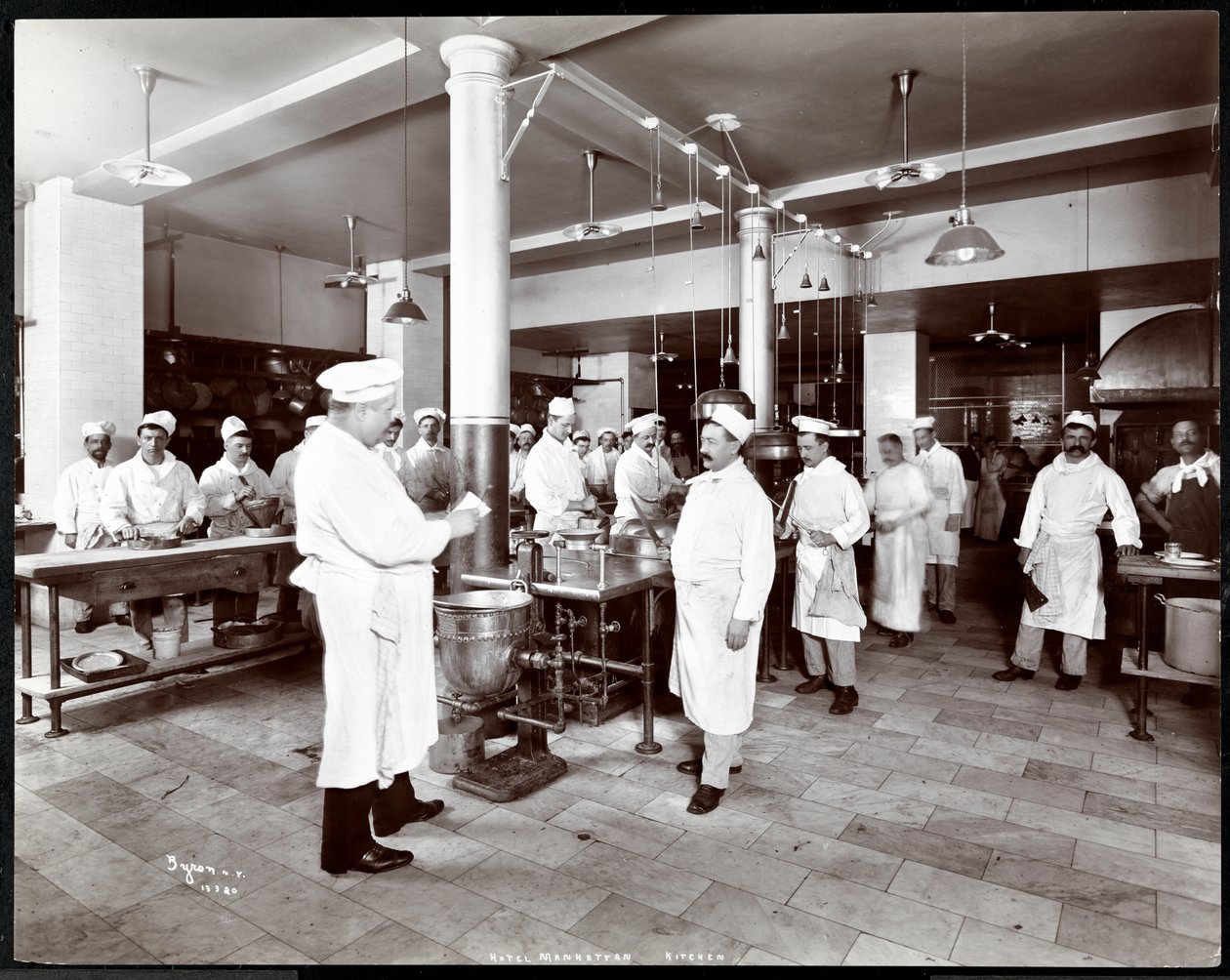 Die Küche im Hotel Manhattan, 1902 von Byron Company