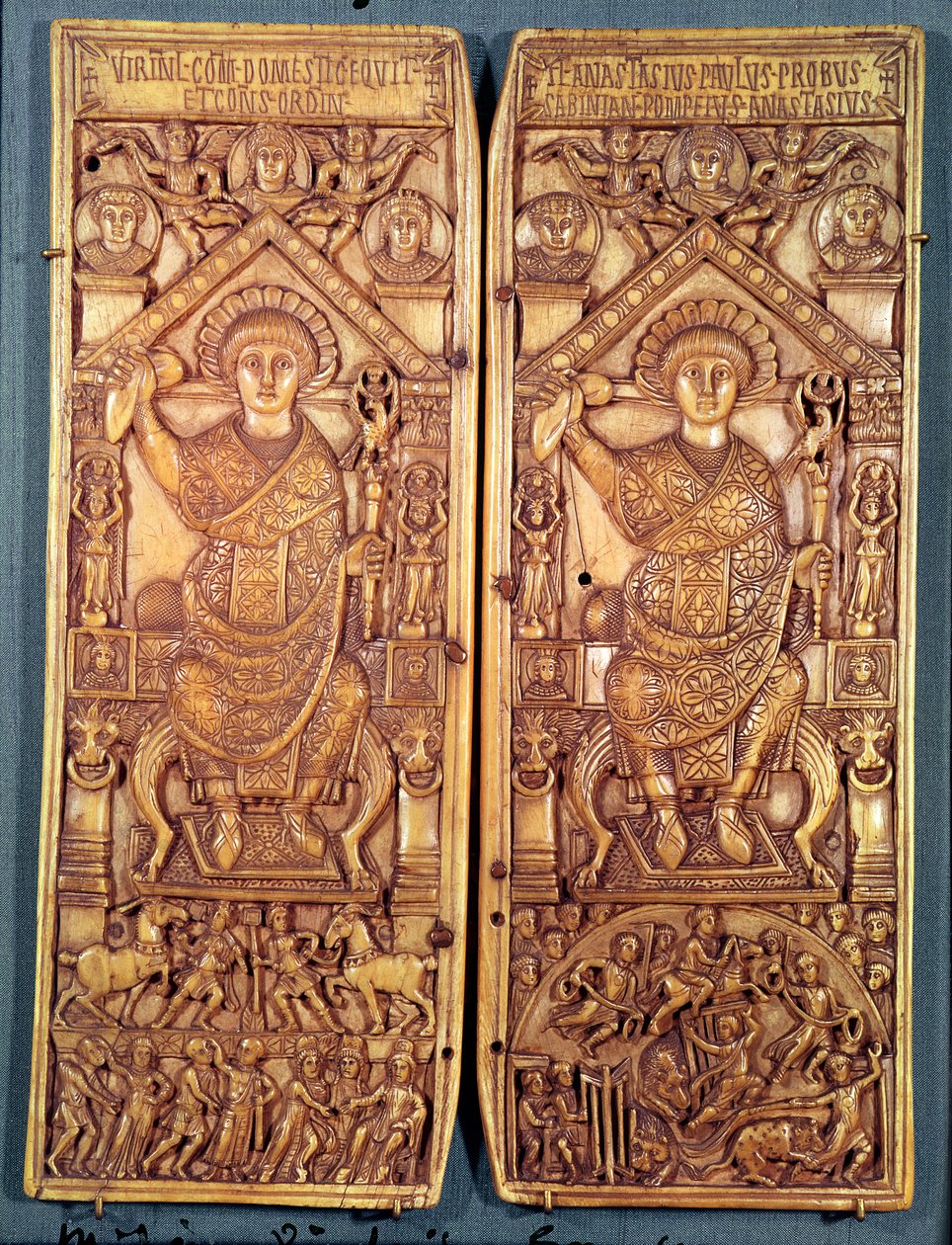 Konsulardiptychon des Anastasius (491-518) geschnitzt in Konstantinopel, Theodosianischer Stil, 517 n. Chr. von Byzantine School