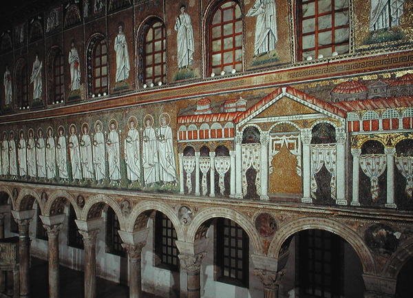 Fassade des Palazzo di Teodorico und die Prozession der Märtyrer, 527-99 von Byzantine School
