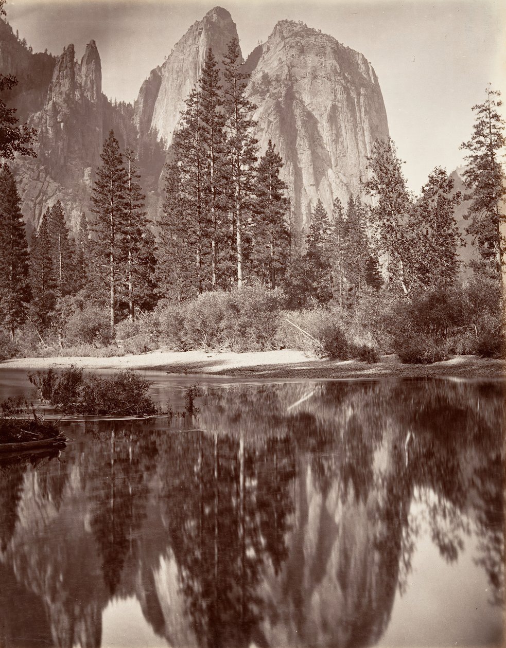 Spiegelansicht der Cathedral Rocks, Yosemite, ca. 1872, gedruckt ca. 1876 von Carleton E. Watkins.
