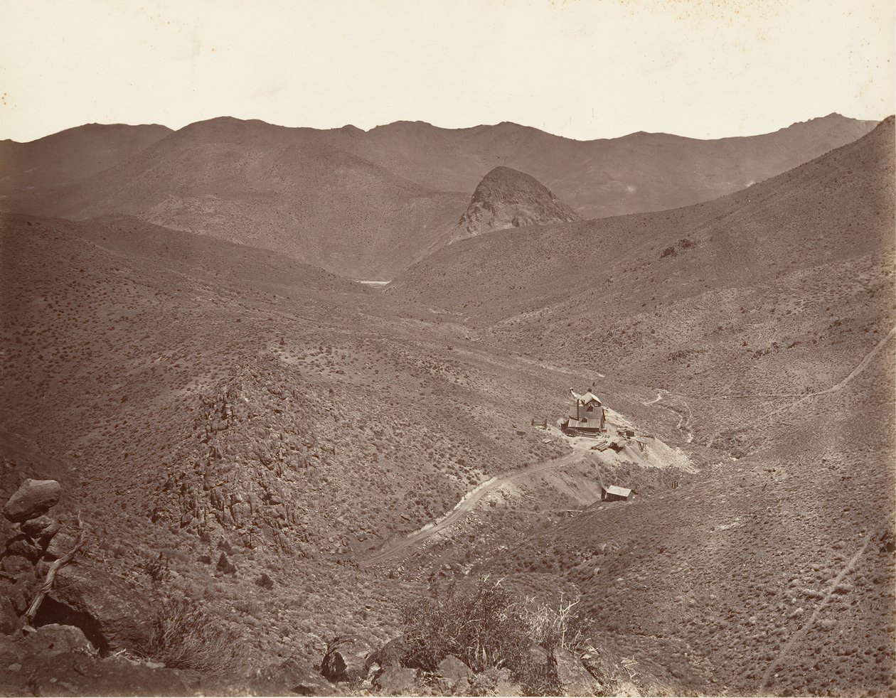 Sutro-Tunnel-Schacht Nr. 2, 1875, gedruckt ca. 1876 von Carleton Emmons Watkins