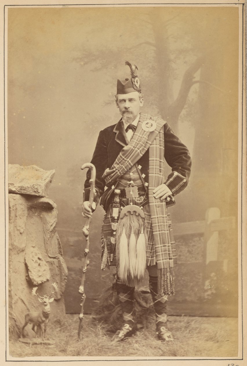 [Porträt eines Mannes in schottischer Tracht] von Carleton Watkins