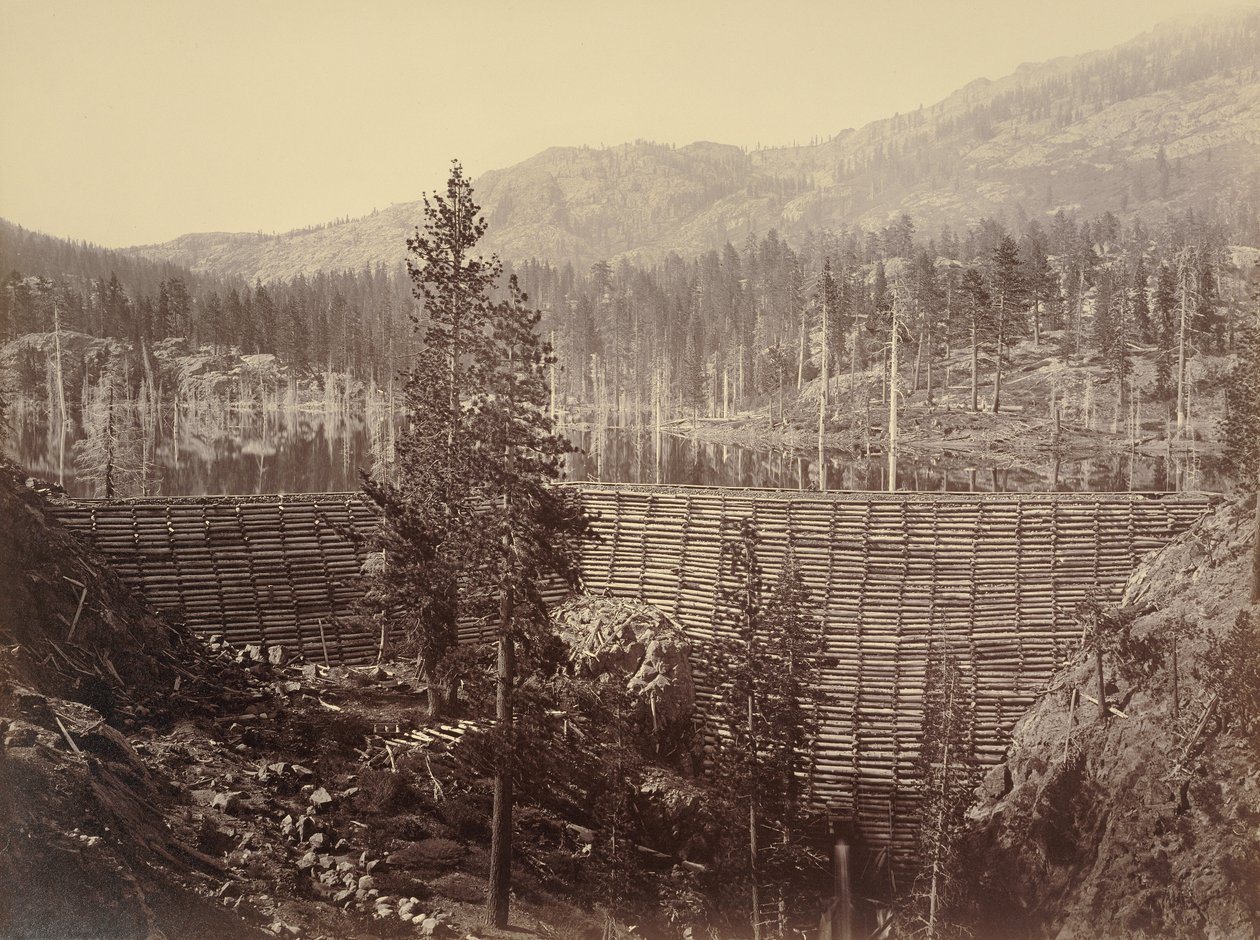 Rudyard (Englisch) Reservoir. Zentrale Staumauer 114 Fuß hoch; Holzrahmen und Steinfüllung von Carleton Watkins