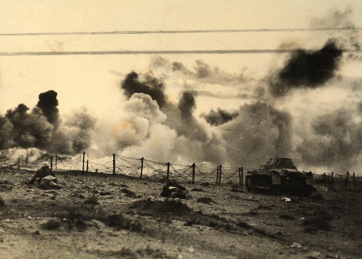 Zweiter Weltkrieg: Deutsche Soldaten rücken auf britische Linien in Tobruk, Libyen vor von Carlo Salvatori
