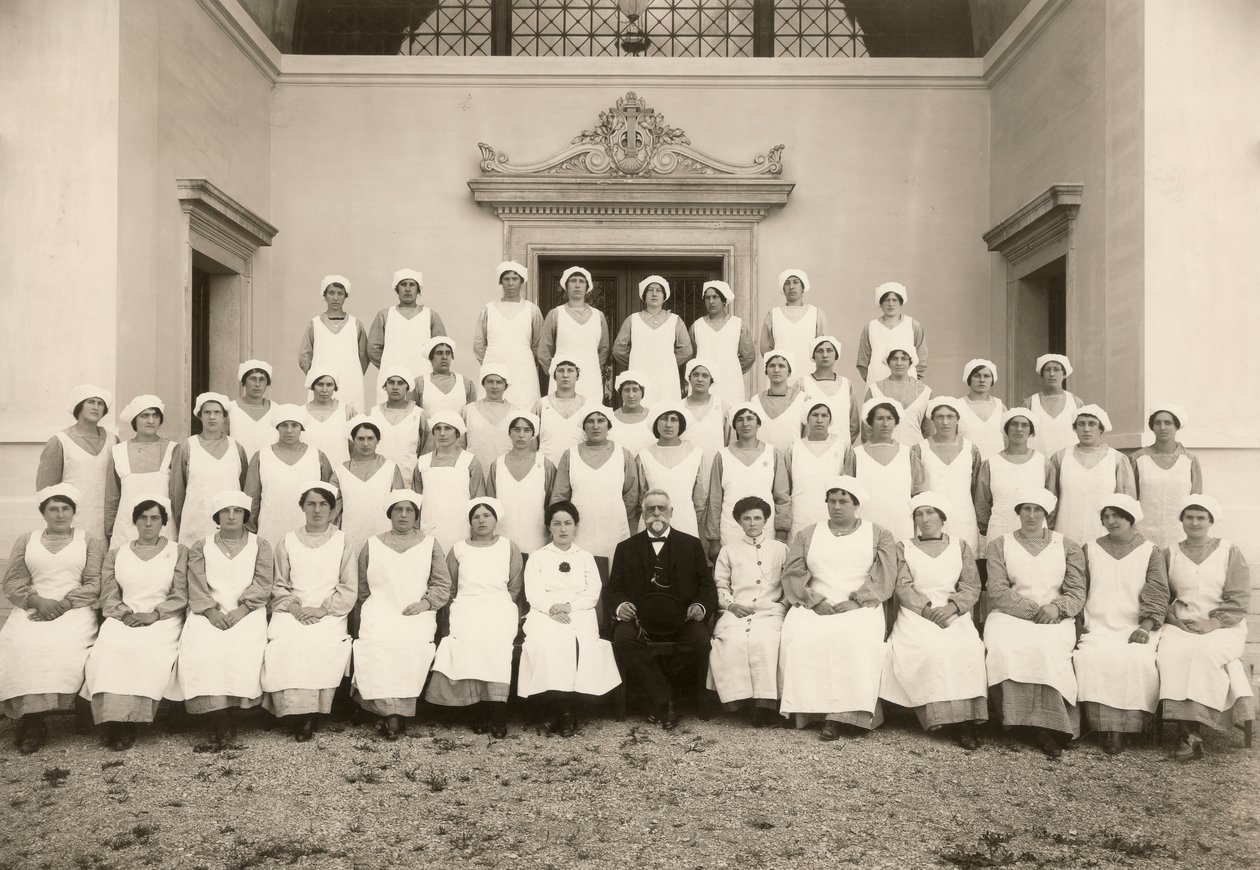 Gruppenfoto einer psychiatrischen Krankenschwester während des Ersten Weltkriegs von Carlo Wulz
