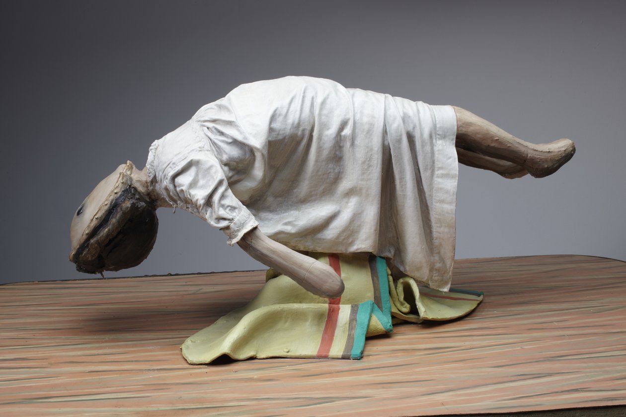 Schwebende Puppe, 2010 von Cathie Pilkington
